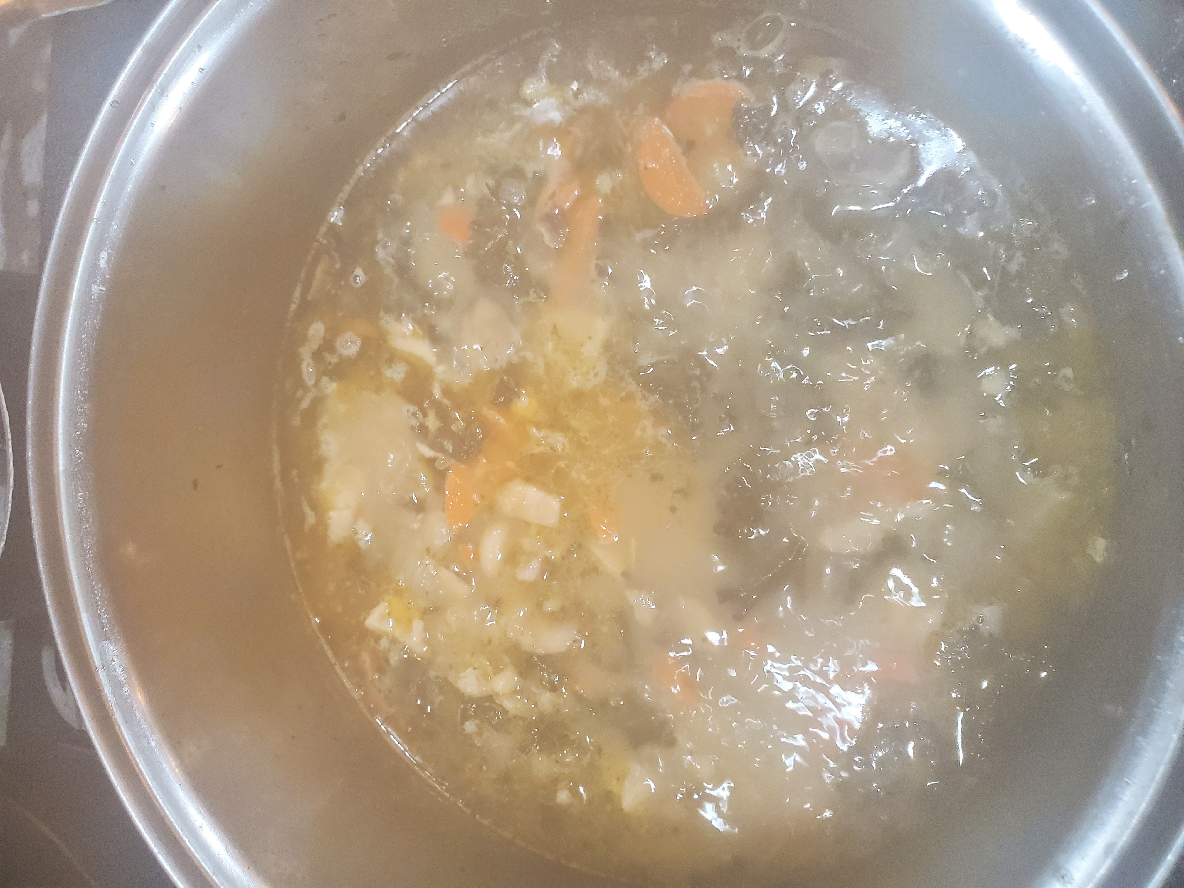 TUSCAN CHICKEN AND WHITE BEAN SOUP